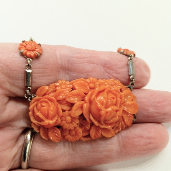 Vintage Art Deco Thermoplastic Carved Flowers Necklace 15" - Picture 3 of 7